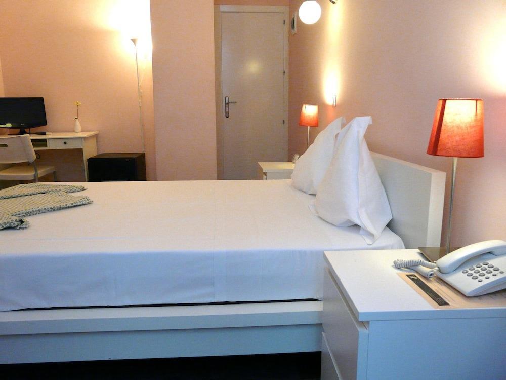 מדריד Hostal Goyal Pizarro מראה חיצוני תמונה